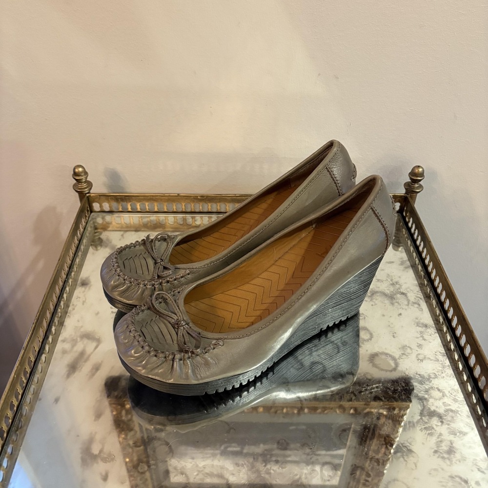 MIA Halston Shoes Womens Size 8 Gray Leather Wedge Heels Slip On Bow Moc‎ Toe